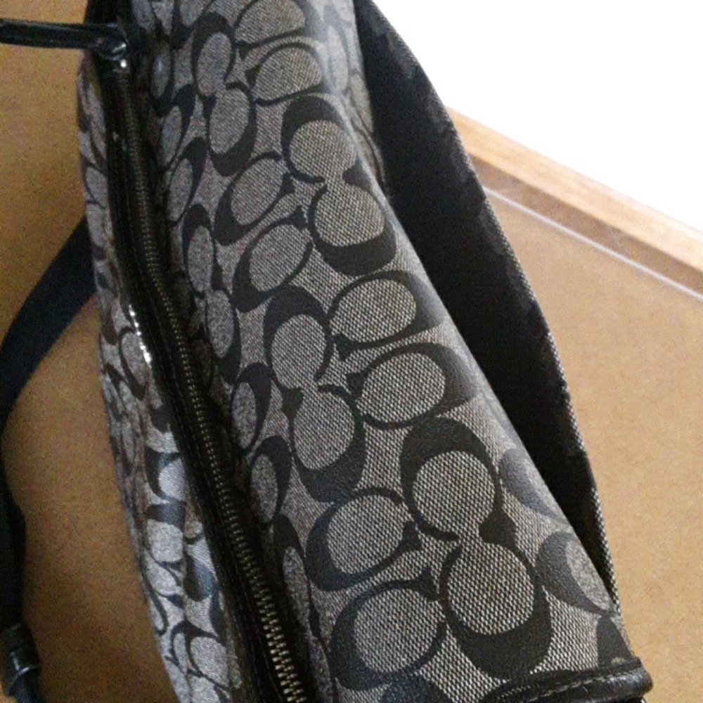 Coach Signature Diaper Messenger Bag, EUC-NO OFFERS - Picture 9 of 15